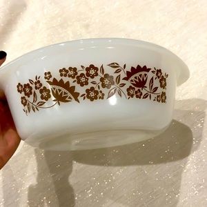 Glasbake 1 1/2 quart casserole dish